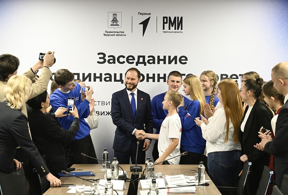    Глава региона и участники «Движения Первых». ПТО