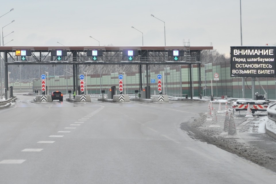    Плата для водителей легковых авто выросла на суму от 10 до 100 рублей. Михаил ФРОЛОВ