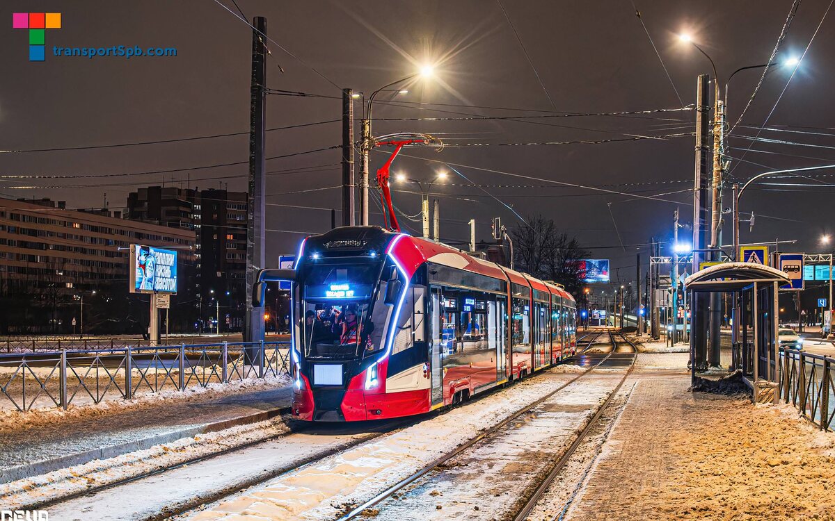 Трамвай "Воевода" в СПб: фото нового трамвая на испытаниях
