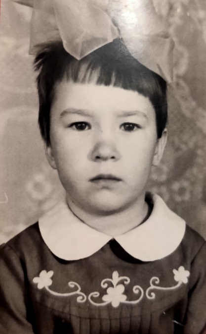 Кривые челки- наша семейная примета в детском доме)))