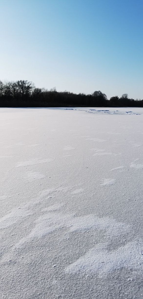 Река во льду.