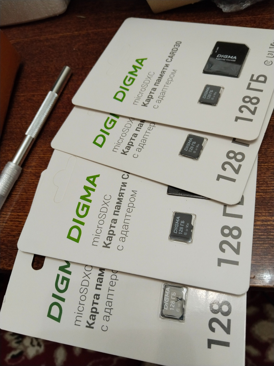 Не верьте восторженым отзывам в Ситилинк, лучше почитать отрицательные отзывы, там все сказано верно, отвратительные microSDXC Digma. Крайне не рекомендую к покупке.