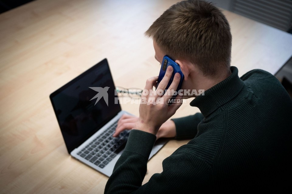    По данным следствия, в мае 2024 года мужчина оформил на себя сим-карту, ранее принадлежавшую другой гражданке. Юлия ПЫХАЛОВА