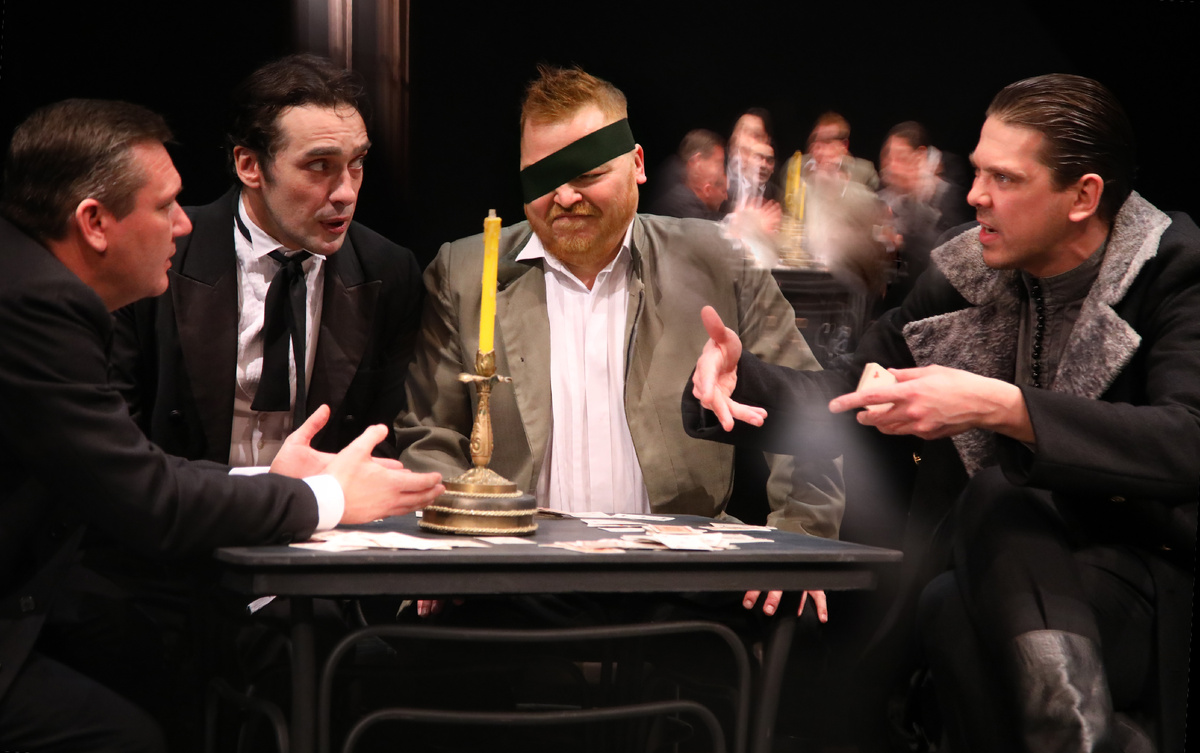 Владимир Дербенцев, Алексей Кучинский, Руслан Вяткин, Никита Сарычев в спектакле "Игроки", 2026 г. Фото автора.