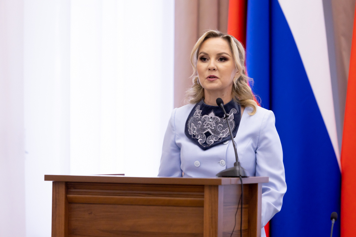 В Татарстане третий год подряд снижается число разводов, отметила Эльвира Ахметова. Фото: © пресс-служба Кабмина РТ