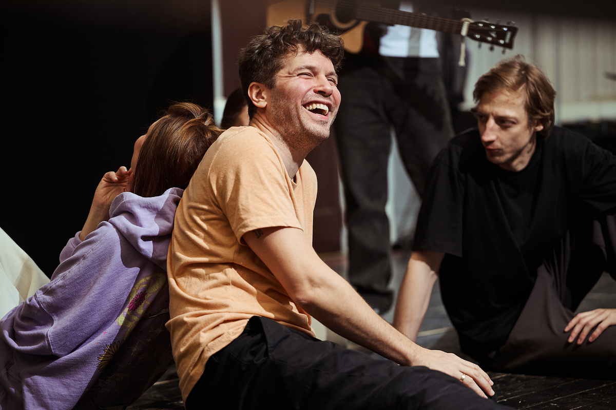    Репетиция спектакля «Вознесенский. Цветёт миндаль»