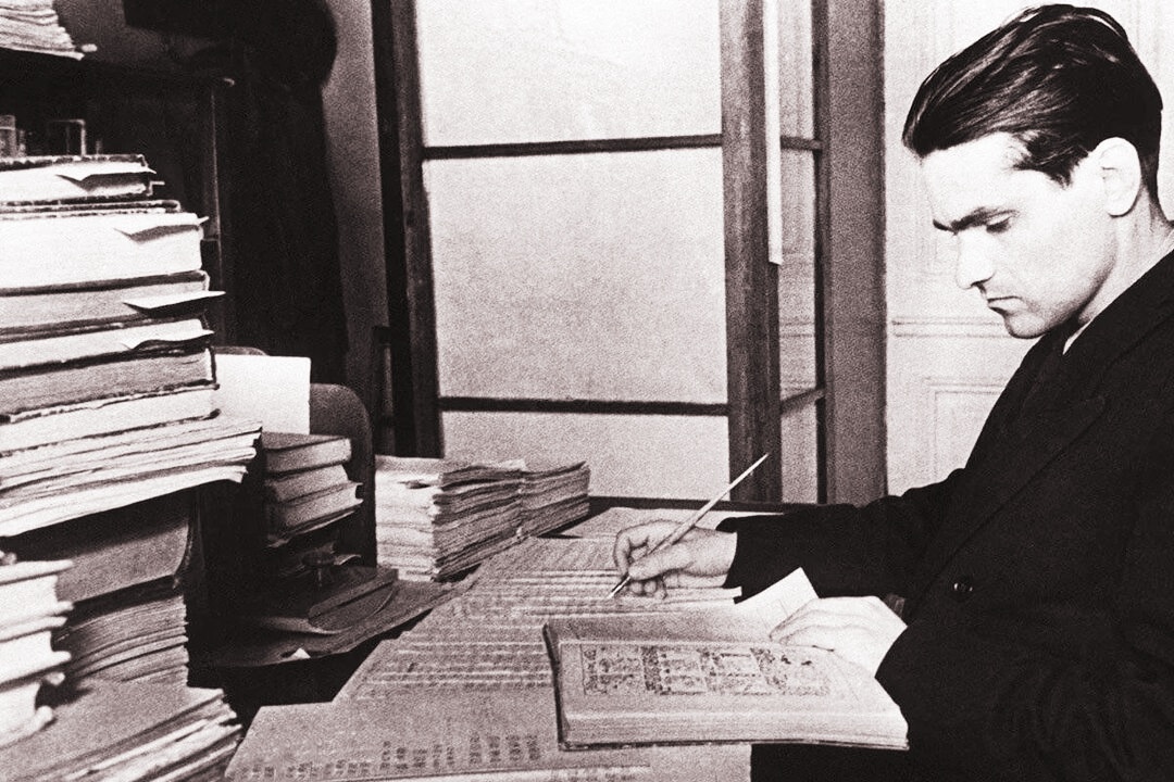 Работа Кнорозова над кодексами майя, 1955. Vostock Photo