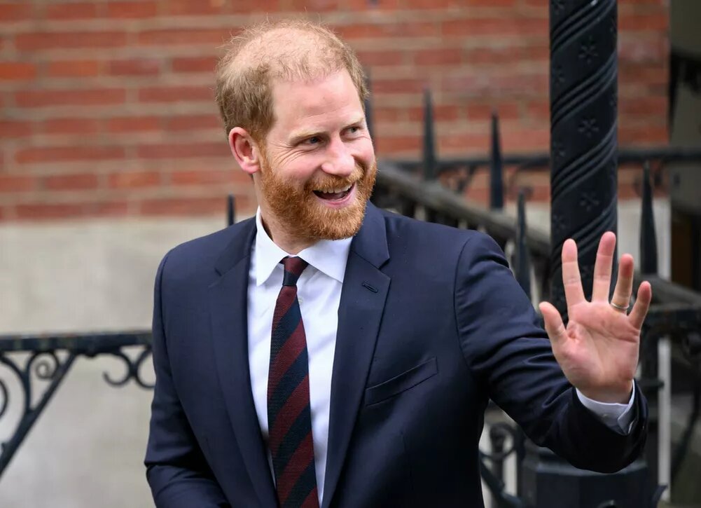    Принц Гарри поддержал Элизабет Херли в суде