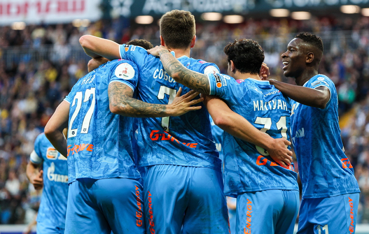    Игроки "Зенита"  Эрик Романенко/ТАСС