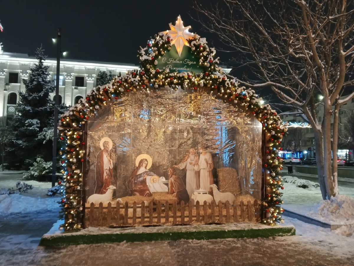 Вот такая рукотворная пещерка. Фото Галины Малышевой.