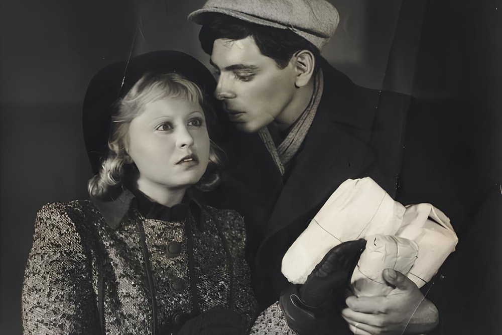    Мужественные медики из книг Юрия Германа (деда режиссера) были героями очень популярных когда-то картин. На фото - Янина Жеймо и Аркадий Райкин в "Докторе Калюжном" (реж. Э. Гарин и Х. Локшина, 1939). / Фото: Ленфильм