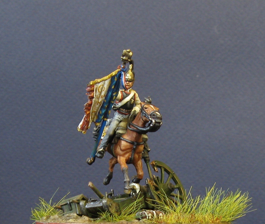 Рядовой Астраханского кирасирского полка, 1812 год.
Фигурка, несколько модернизированная, из набора "Русские кирасиры" от Звезды (8026) 1:72.
Идея с лошадью без опоры на подставку не моя, почерпнул её у коллектива компании "Русский витязь", а именно Андрея Арсеньева, скульптора Николая Кафтырева и художника Юлии Мошура. Ссылка: https://vk.com/wall-45463121_14578 12.10.1811 — генерал-майором Бороздиным 2-м в м. Усвяты Велижского уезда Витебской губернии из офицеров и нижних чинов, отделённых от лейб-кирасирского Его Величества, лейб-кирасирского Её Величества, Екатеринославского кирасирского, Рижского, Казанского, Ямбургского, Нежинского, Псковского, Московского, Финляндского и Митавского драгунских, Гродненского, Елисаветградского и Изюмского гусарских полков сформирован Астраханский кирасирский полк в составе 5-ти эскадронов (ПСЗ, XXXI, 24808). Ссылка: https://ru.wikipedia.org/wiki/Астраханский_8-й_драгунский_полк 12 октября 2026 года исполняется 215 лет со дня сформирования Астраханского кирасирского полка.
