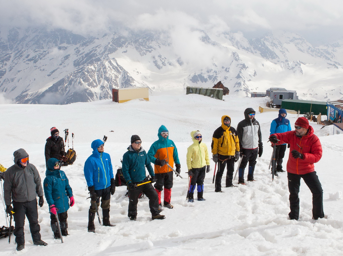 Фото С.Коволева. Он в красной куртке. 