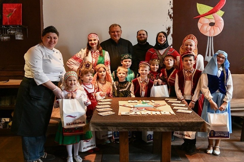   В Донецке стартовали мероприятия Года единства народов России с участием детей. Фото: Администрация Донецка