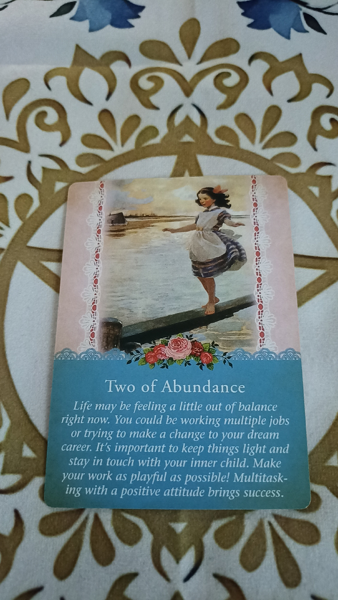 Карта дня из колоды Таро Ангелов-Хранителей Рэдли Валентайна на тему: Позитивный совет от карт Таро