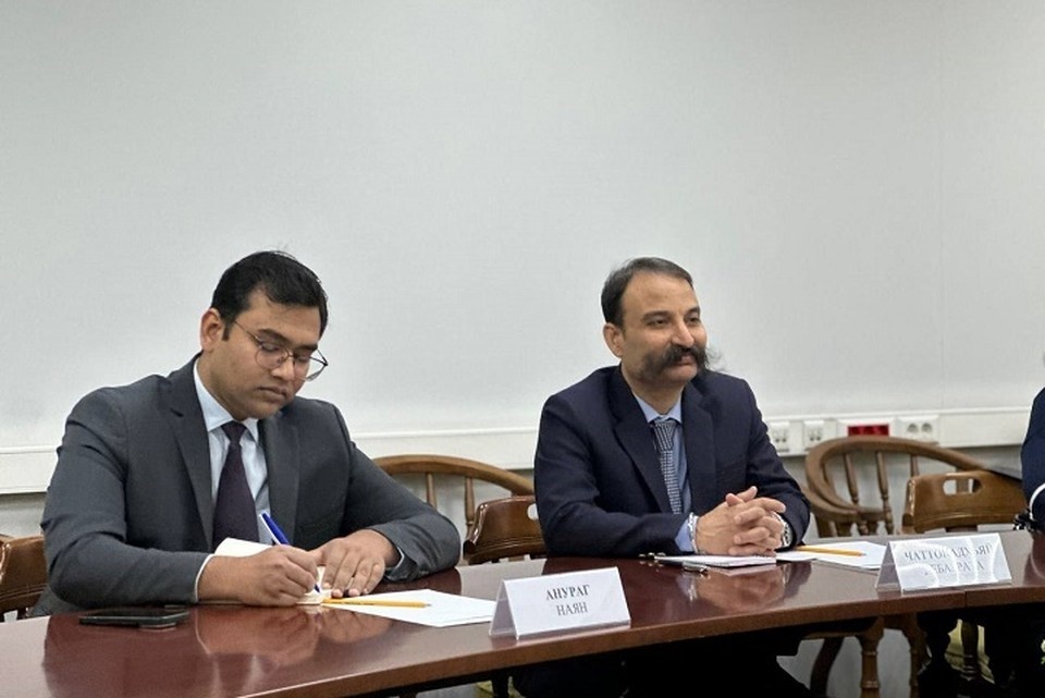    Дебабрата Чаттопадхьяй (справа на фото) планирует участие Индии в международных событиях в Свердловской области. министерство международных и внешнеэкономических связей Свердловской области