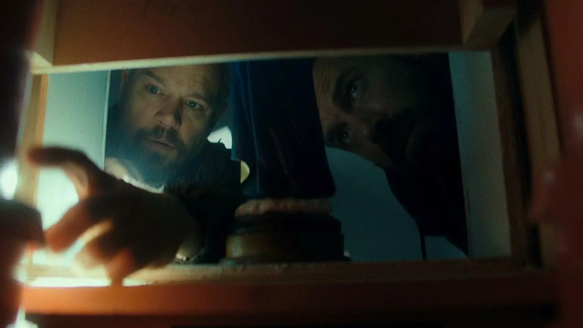    Кадр из фильма «Лакомый кусок», режиссер Джо Карнахан, Netflix