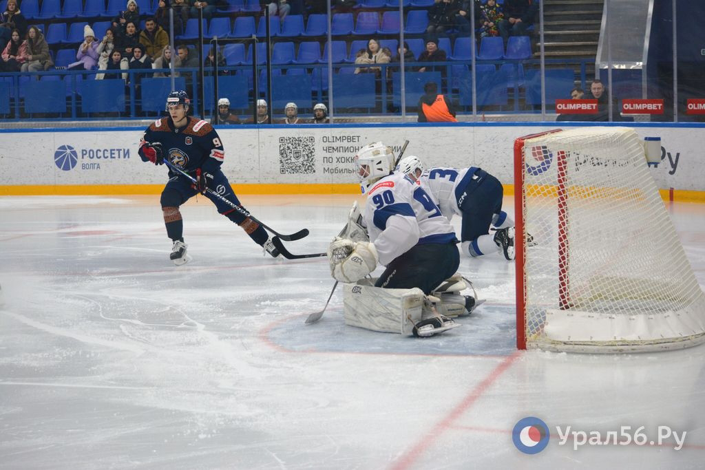    Новая домашняя серия для ХК «Южный Урал» началась с победы над ХК «Буран» со счетом 3:1