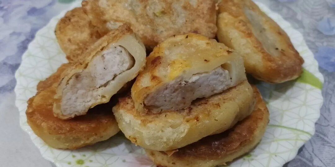 Вкусная мясная закуска в тесте и кляре, на сковороде