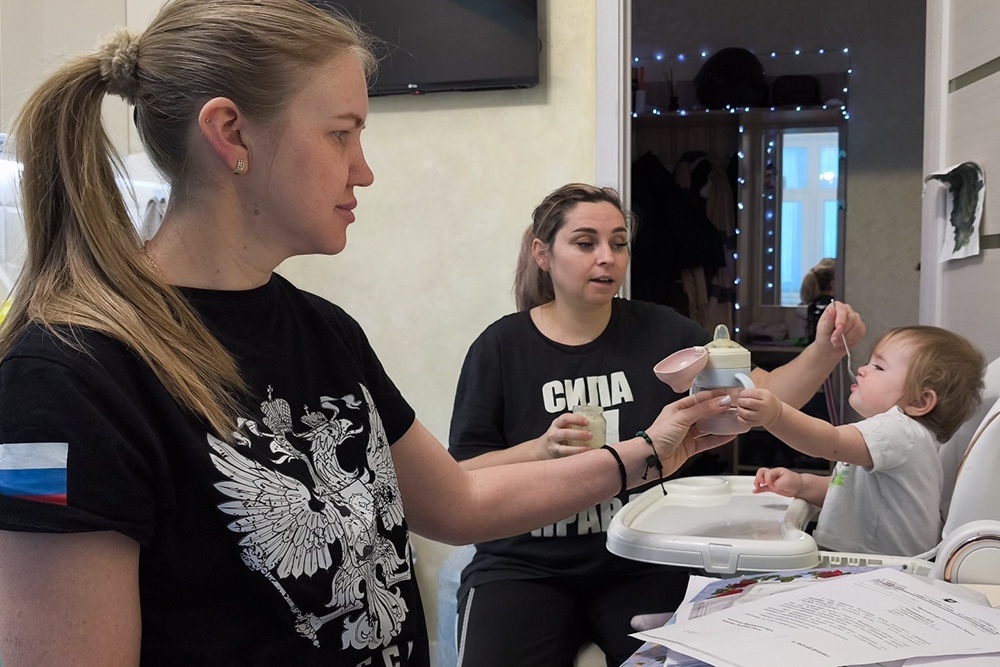    Марианна и Алина надеются, что их не оставят один на один с проблемами, а дома будут достроены. / Сергей Винник