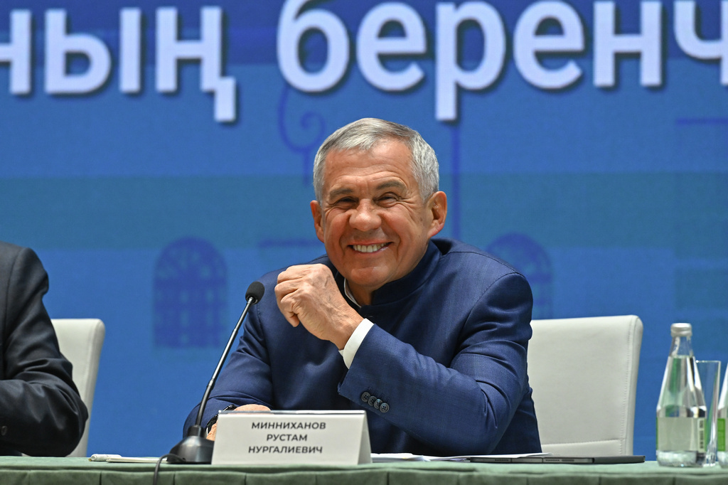 Рустам Минниханов отметил, что Александр Терентьев – активный и состоявшийся руководитель.
Фото: © пресс-служба Раиса РТ