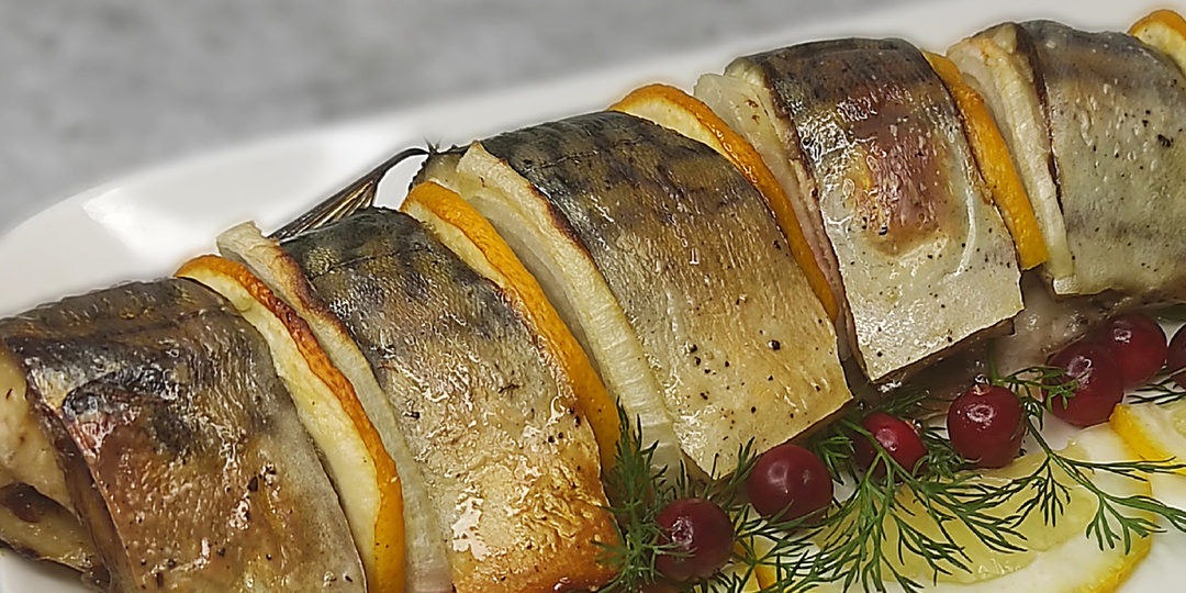 Очень ПРОСТО и ВКУСНО! Запечённая СКУМБРИЯ с лимоном и луком в ДУХОВКЕ.