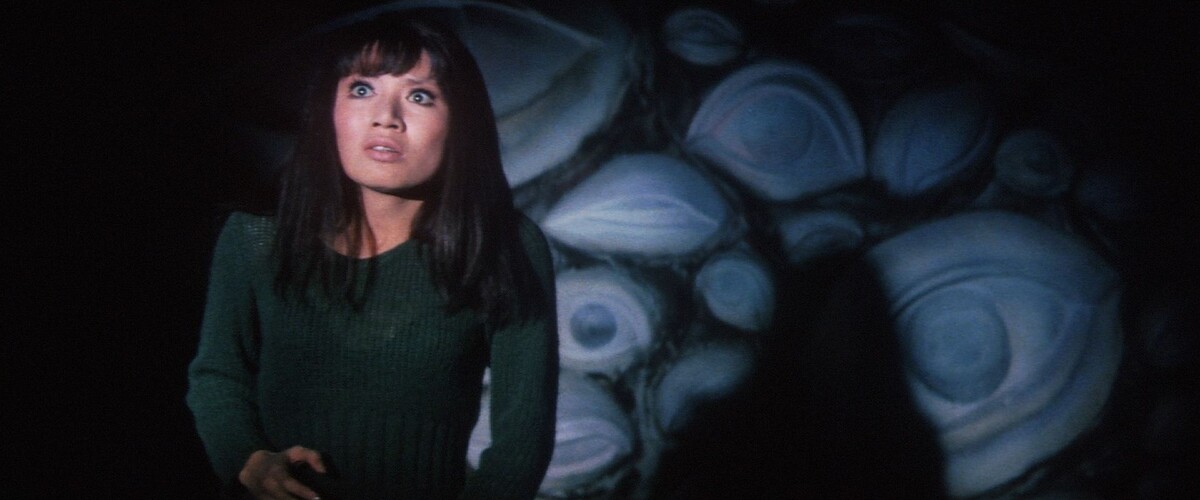 Художник фильма Сигэо Мано привлёк к созданию декораций целую группу своих учеников.