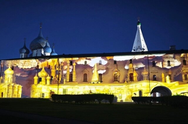    Минувшим летом в Суздале на стенах городского Кремля транслировали яркое световое шоу. Фото: АиФ-Владимир