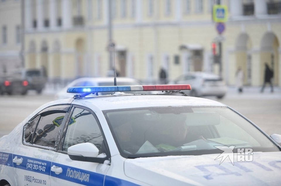    Свердловская Госавтоинспекция помогает водителям в суровые тридцатиградусные морозы Ольга ЮШКОВА