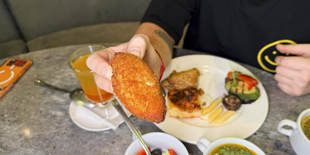 Ешь сколько хочешь за 25 рублей. Сегодня проверяем чем кормят в «Робинсон Сити»