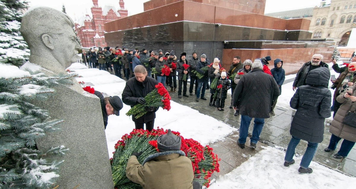 Могила Сталина Иосифа Виссарионовича. Фото из открытого доступа