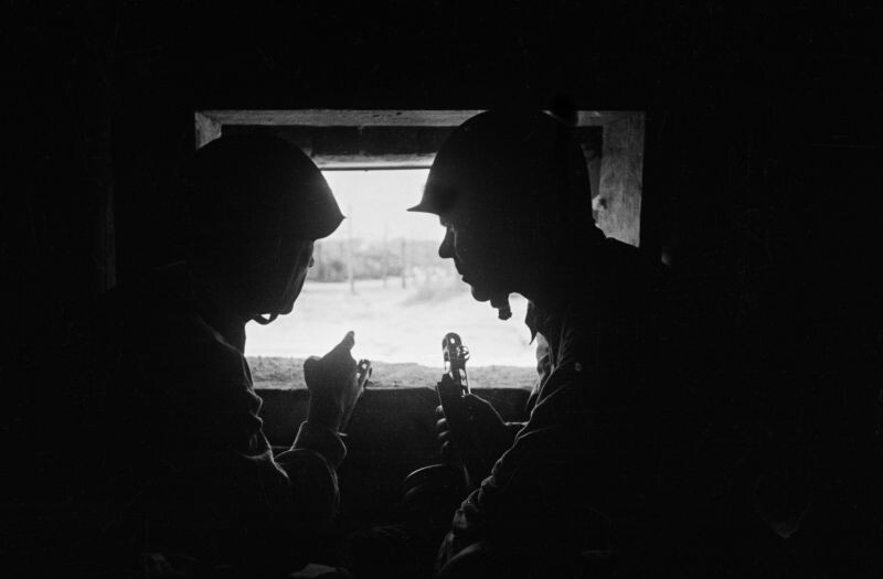 Корректировщики огня на наблюдательном пункте в Воронеже