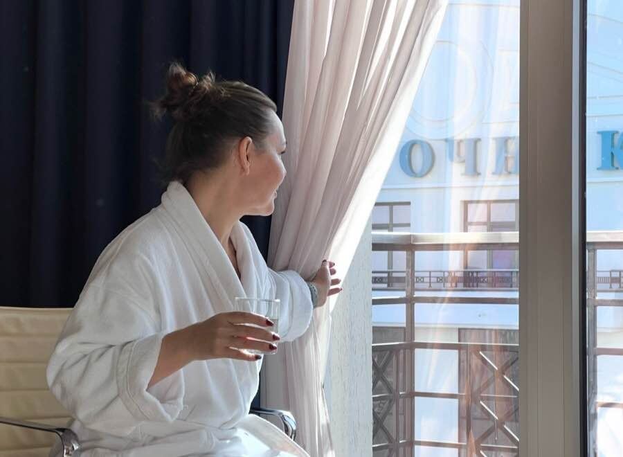 Утро в санатории начинается со стакана минеральной воды. Фото автора канала