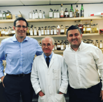 Джон Петерсон в центре, по правую руку от него - Майкл Генри