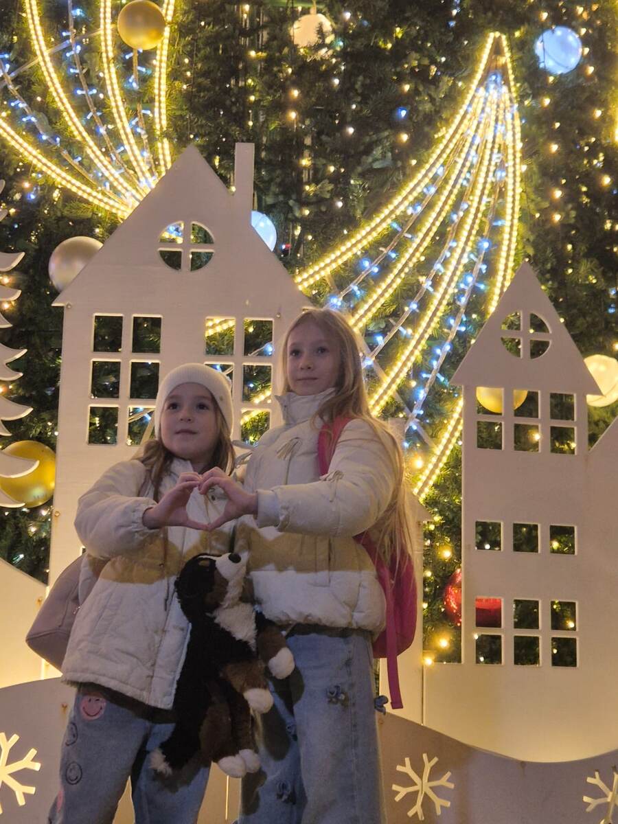 Злата_гейм Анька каканька сёстры семейное фото новый год