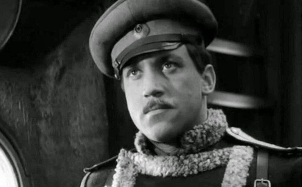 Кадр из фильма "Служили два товарищи"