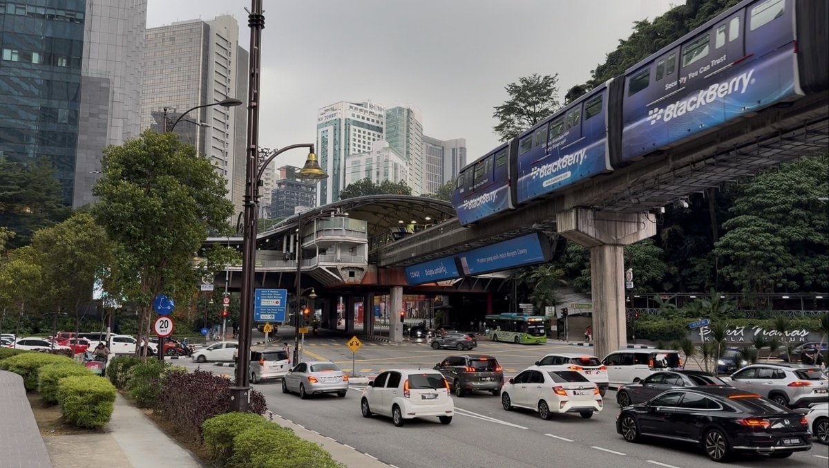 Куала-Лумпур, станция монорельса Bukit Nanas. Фото автора