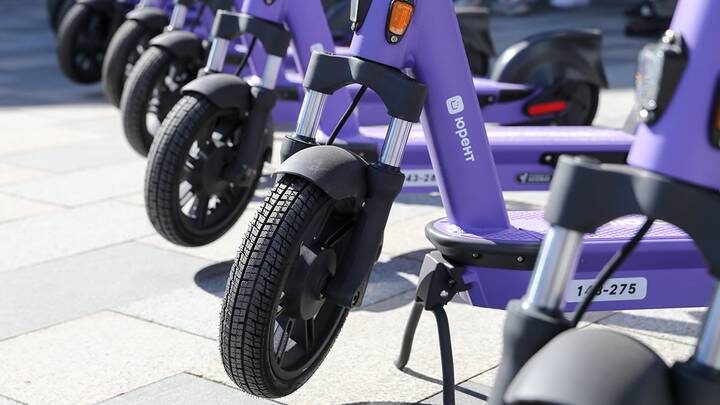 Вопрос дня: хотят ввести отдельную полосу для самокатов. И как вам?