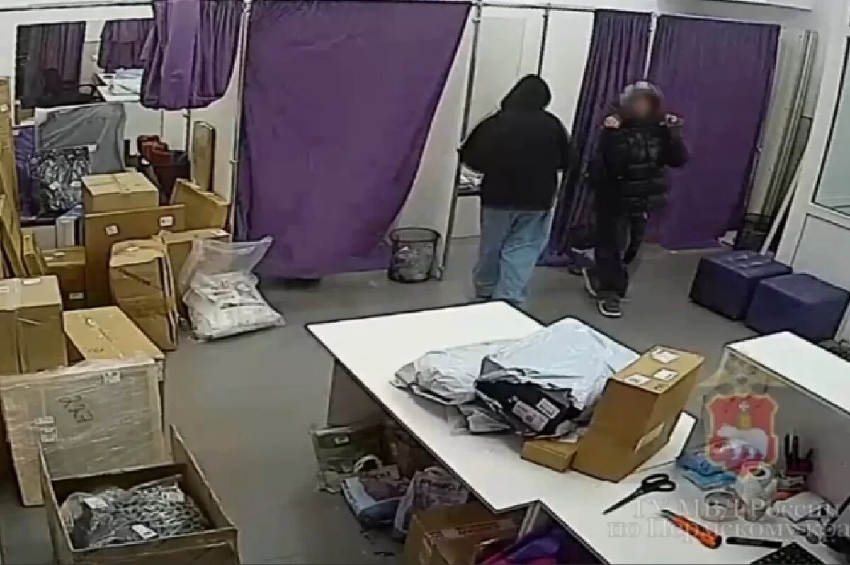    Работница ПВЗ обиделась на руководство и решила отомстить, организовав хищение на круглую сумму.