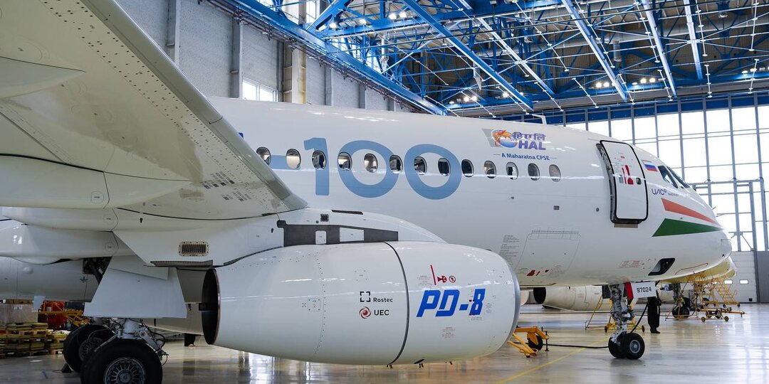 «Пассажирский самолет в сборе, произведенный в Индии». Так в Индии преподносят российский Superjet SJ-100
