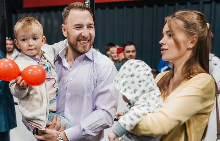 Никита Нестеров с бывшей женой и детьми.