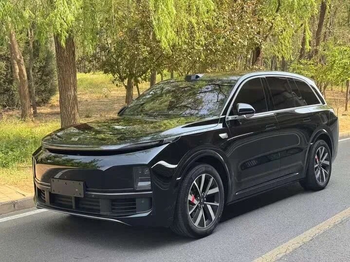 Тот самый LiXiang L8. Машина куплена, но выехать на ней на дорогу оказалось целым приключением