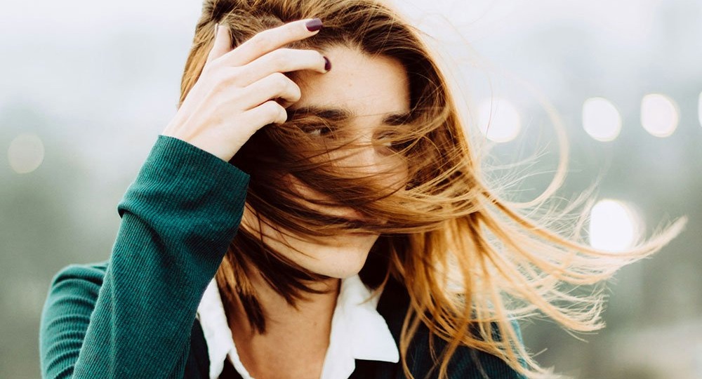 Сухая кожа головы зимой: причины и методы лечения в домашних условиях