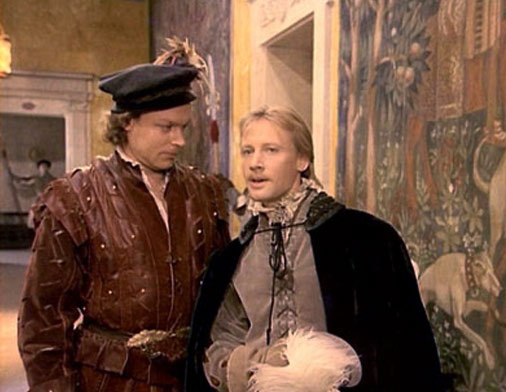 Несмотря на "глубокую дружбу" игравших антиподов (весельчака Кокконаса и серьёзно-грустного ла Моля) актёров и реальную дружбу двух гардемаринов до него, в процессе работы над "Королевой Марго" гардемарины Жигунов и Харатьян поссорились