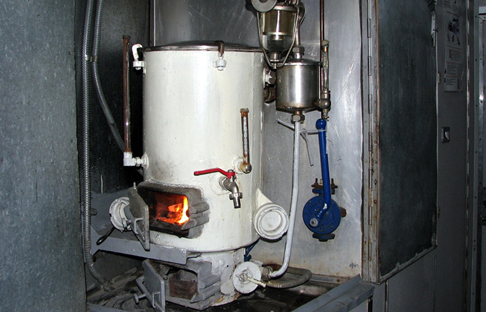 Почему в современном поезде до сих пор топят печь дровами