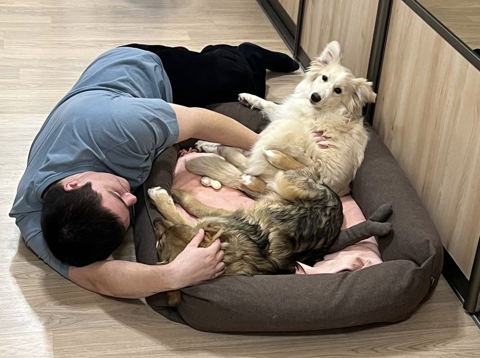 Ну что, девчонки, выдыхайте, вы дома 