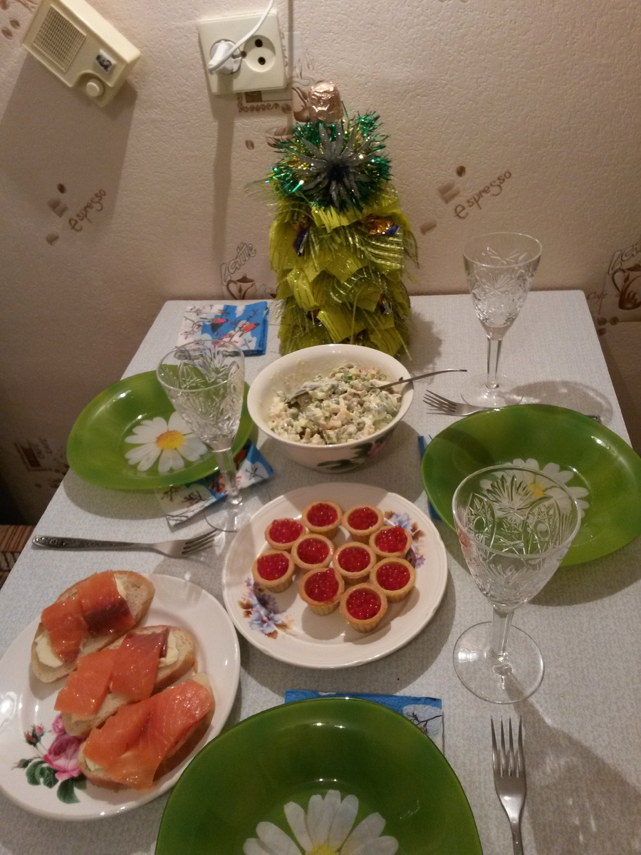 Новогодний стол у родителей