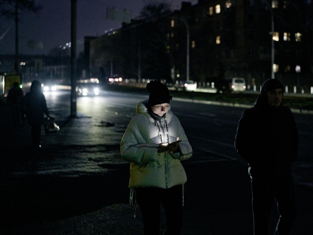    Обстановка в Киеве во время отключения электроэнергии | © Getty Images / Libkos