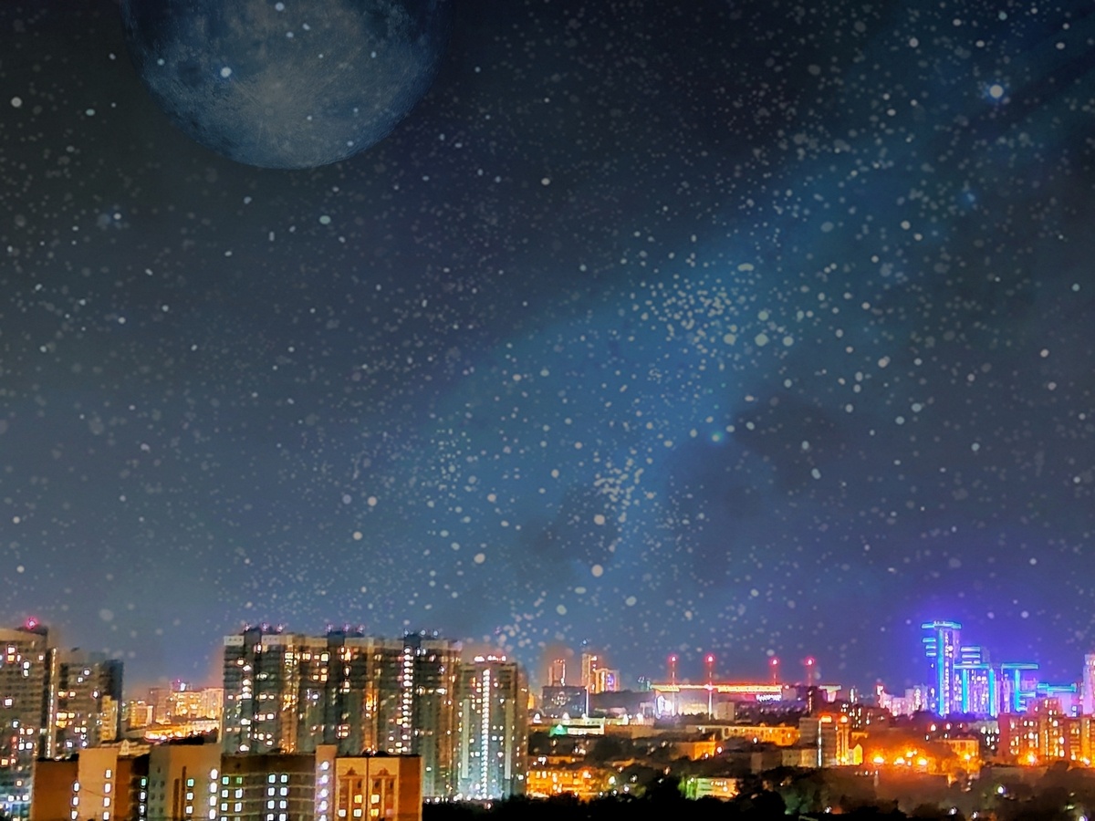 Каюсь, гигантскую луну и звездное небо дорисовала, а так вид из окна был такой😍