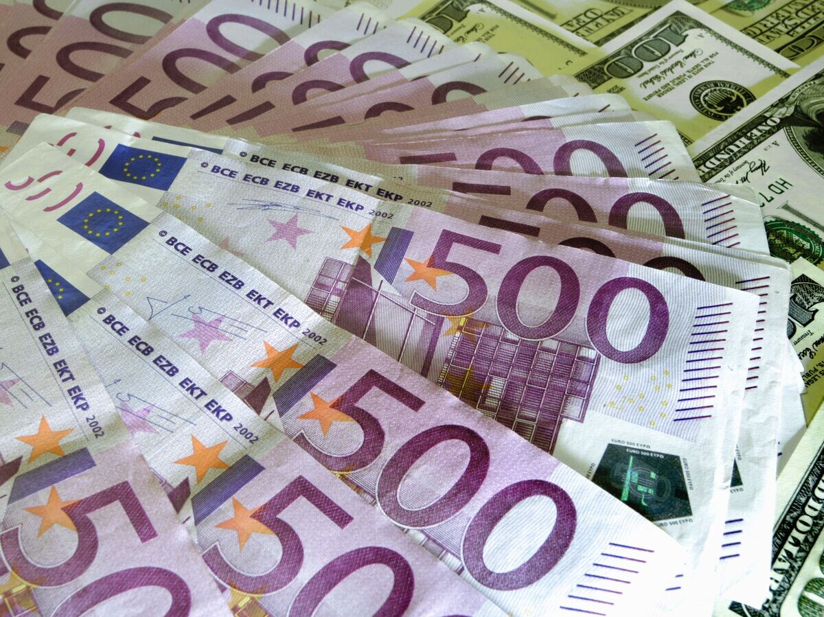    Денежные купюры | © РИА Новости / Михаил Кутузов